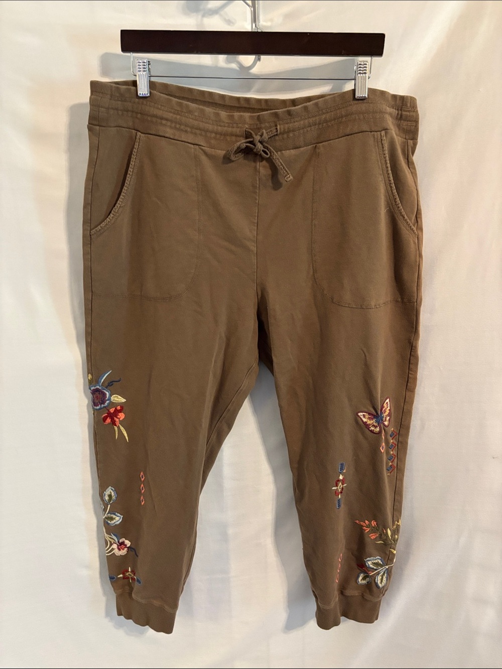 Johnny Was LA joggers embroidered 1X